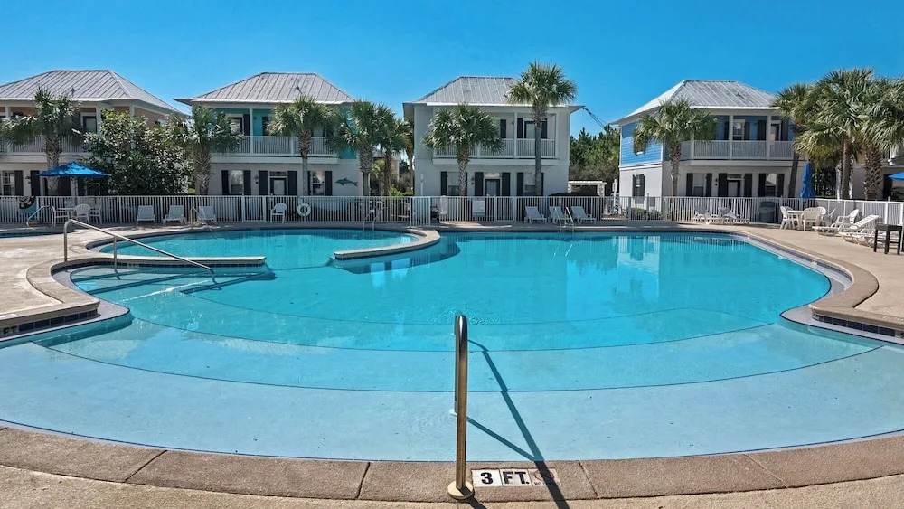 Dog Friendly @ Bungalows at Seagrove; 2 Blocks to Beach ~ Overlooks Pool/spa