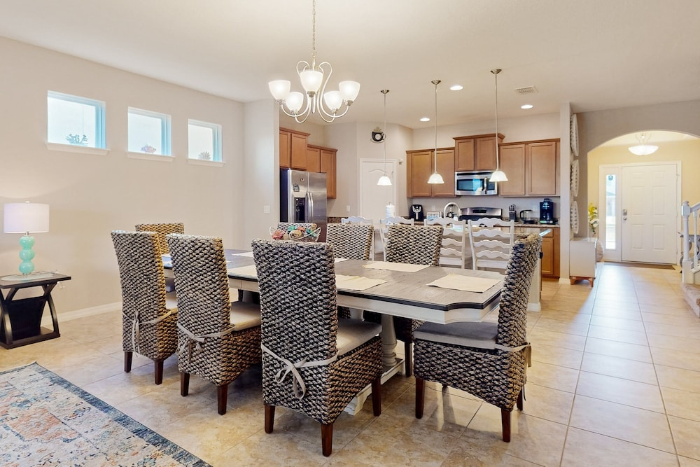 Stunning Getaway With Games & Clubhouse Amenities - Near Parks