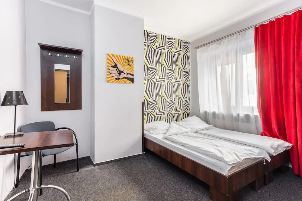 Shick Hostel & Apartments