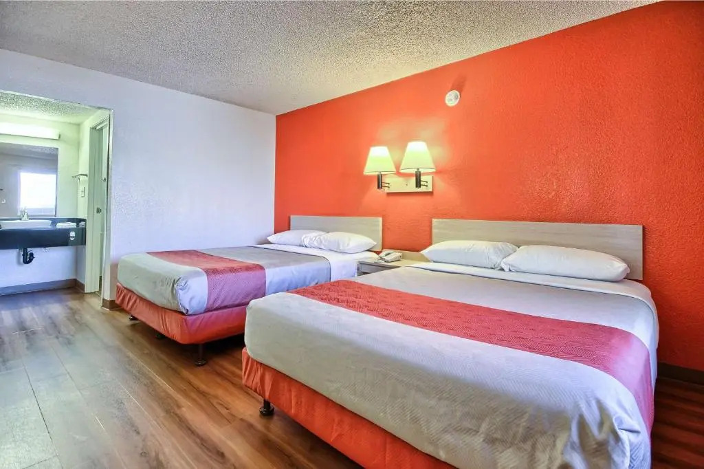 Motel 6 Fresno - Blackstone South
