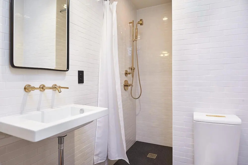 Roseview House 4 Bedrooms 2 Bathrooms Home