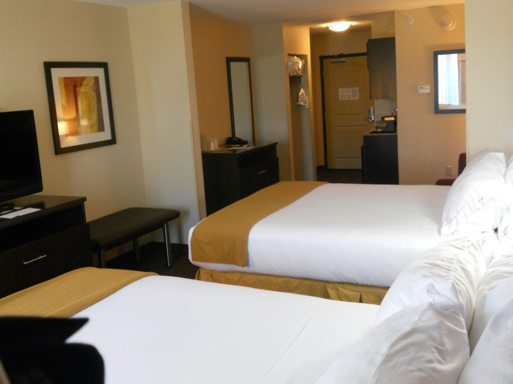 Holiday Inn Express & Suites Greensburg by IHG
