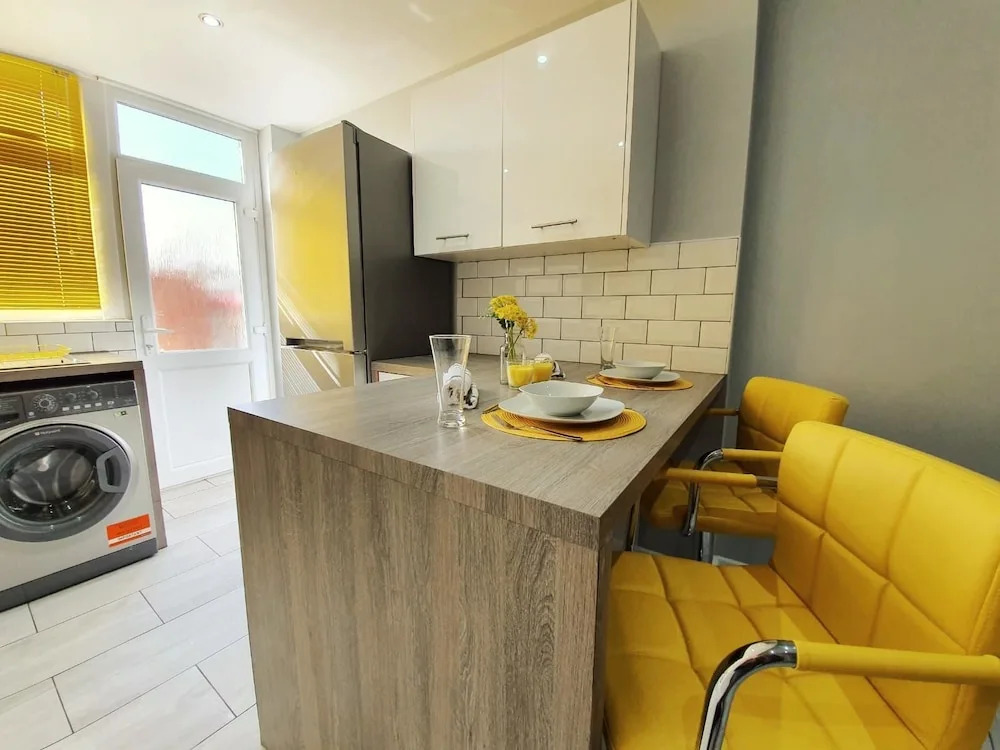 Sunflower Suite under Sasco Apartments
