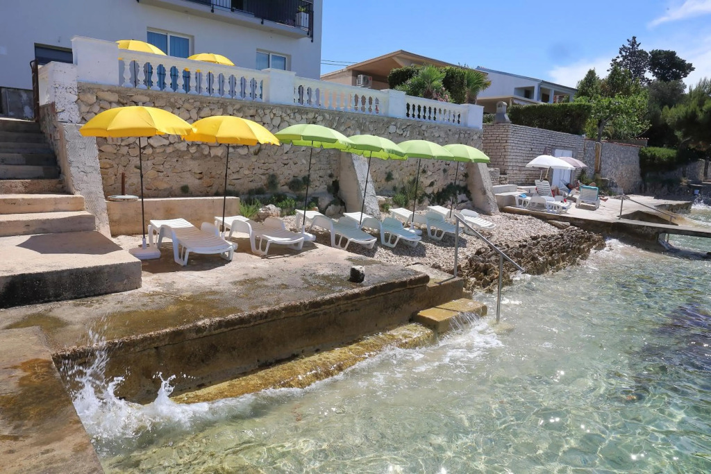 Aqua Cabana