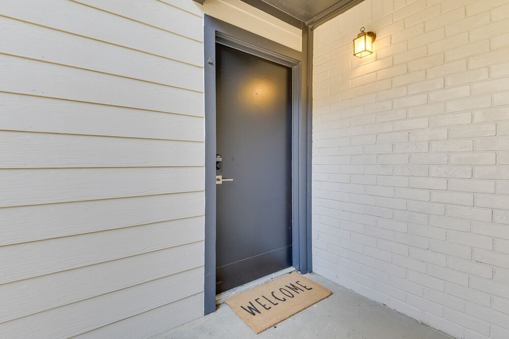 Near Stadiums: Grand Prairie Apt w/ Pool Access