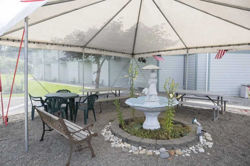 Dew Drop Inn