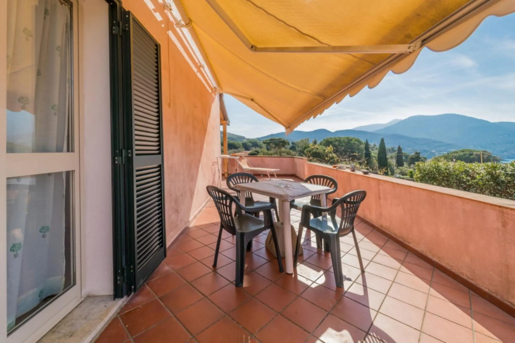 Villino Campo all'Aia immersed in the greenery just a few minutes from the cove of golden sand-VILLINO CAMPO ALL'AIA