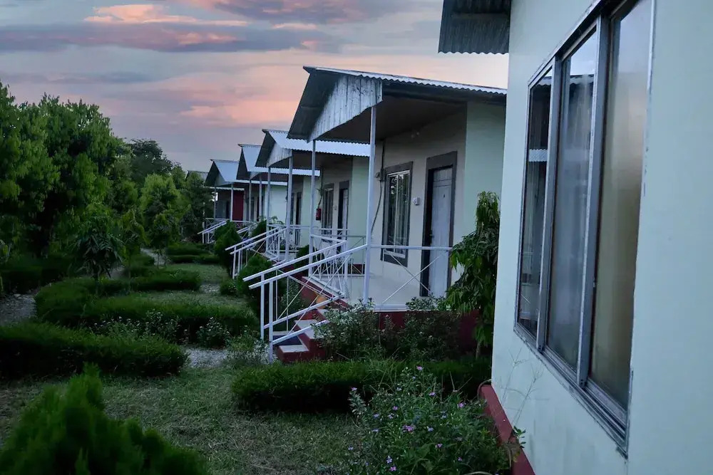 Rahaman Farm House Lataguri  Murti
