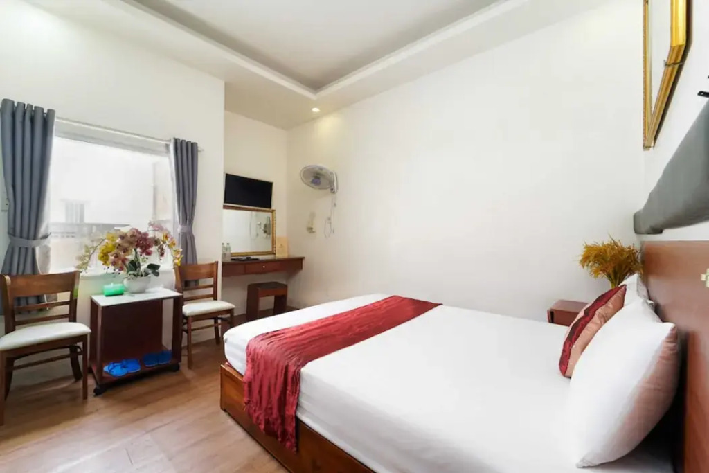 Collection O Eva Hotel District 8 Near Ben Thanh Market
