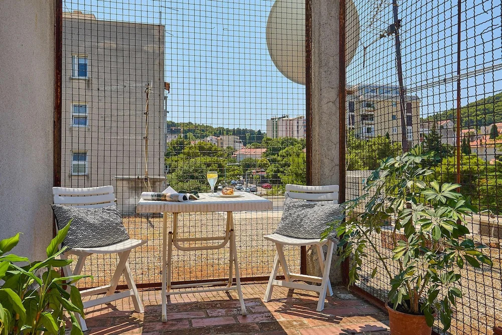 Apartment D&L