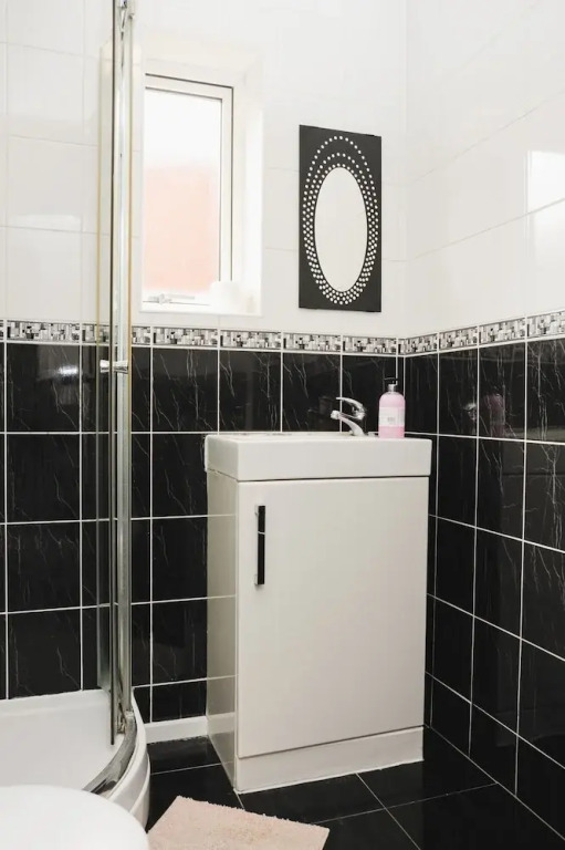 Room in Guest Room - Beautiful Room in Coventry