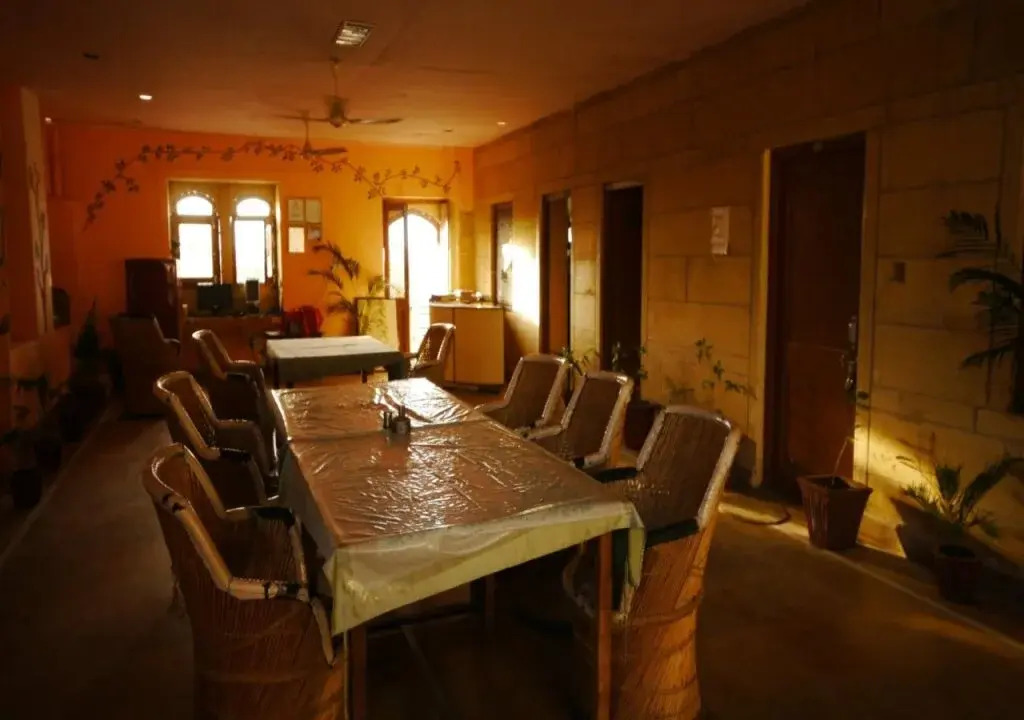 Hotel Roop Mahal