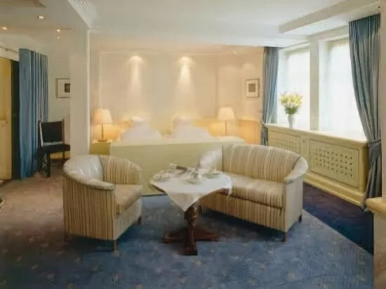 RomanticHOTEL Goldener Karpfen - das kleine, feine Grandhotel direkt in der Altstadt