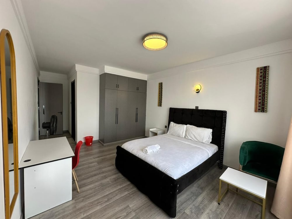 Platinum Oak Residency