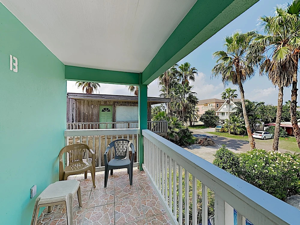 New Listing! Shoreside W/ Pool - 1 Block To Beach 2 Bedroom Duplex