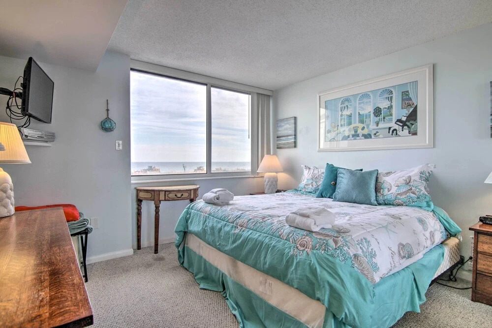Steps to Sand: Condo Near Ocean City Boardwalk