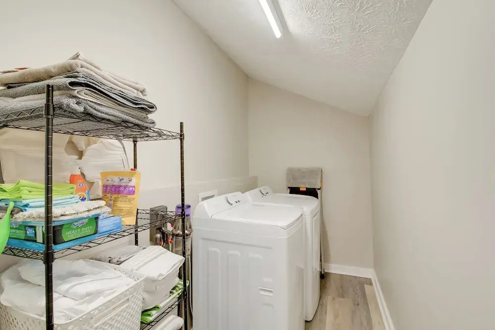 Walk to Wku, Bars & Dining! Updated Duplex Home