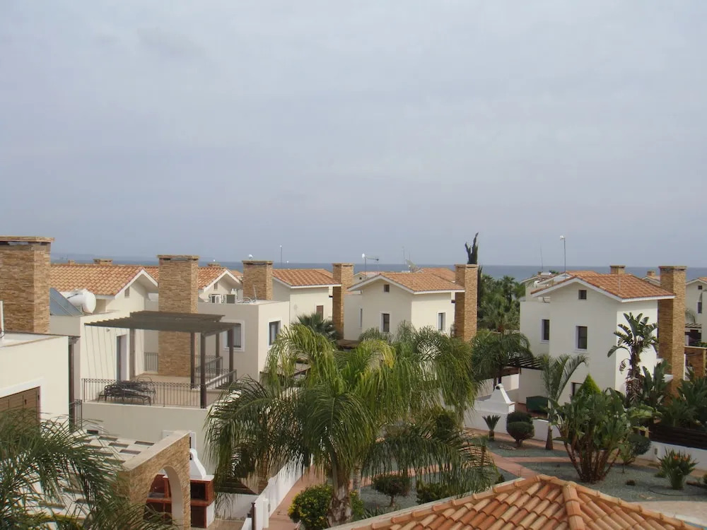 Jolie Villa