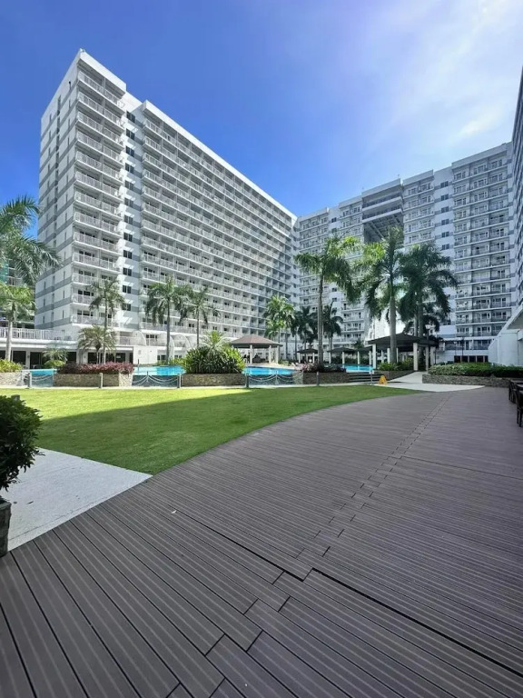 Shell Residences MOA - Josh staycation