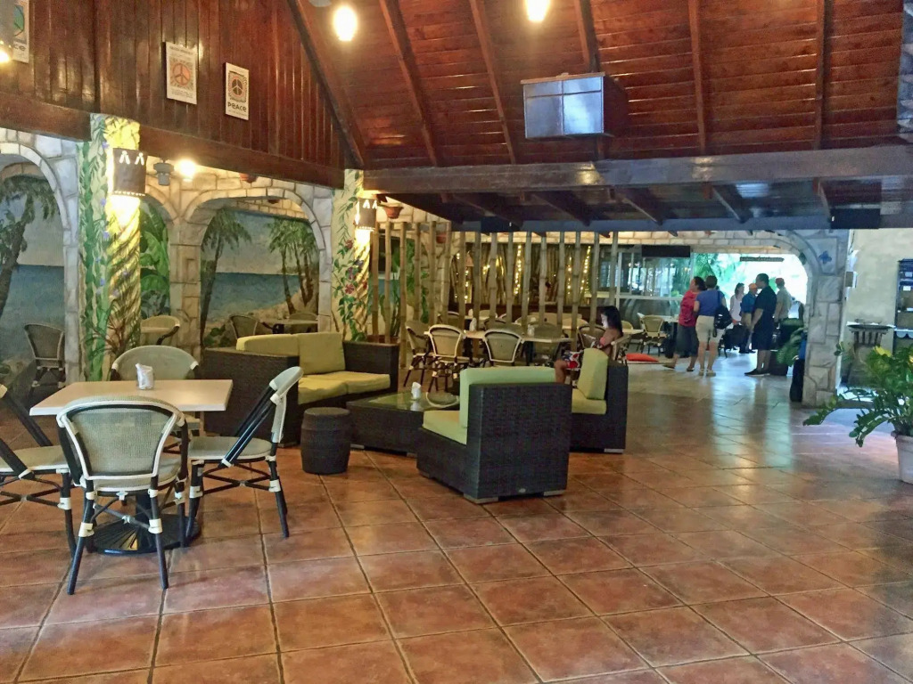El Sano Banano Beachside Hotel
