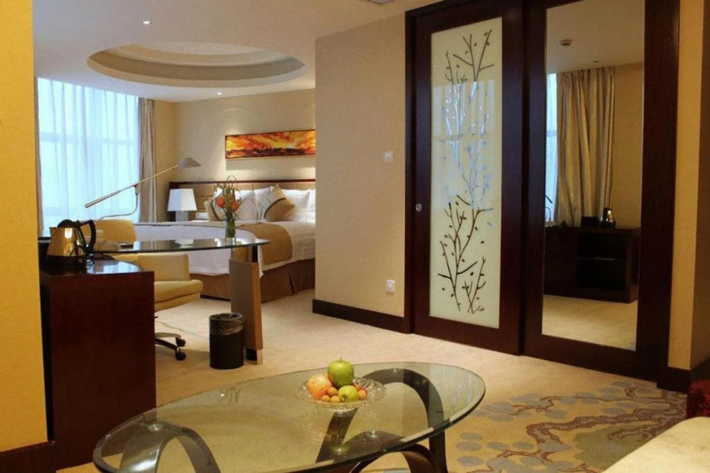 Huaqiao New Century Grand Hotel