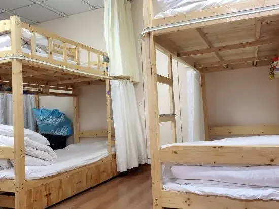 Guomao Youth Hostel (Shenzhen Railway Station)