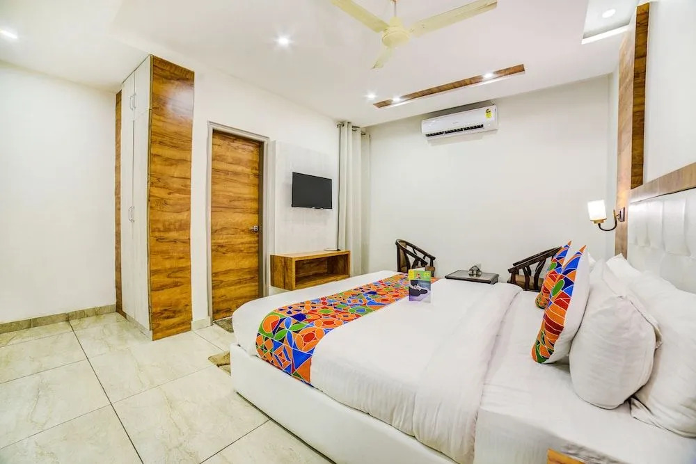 FabHotel Three Palms