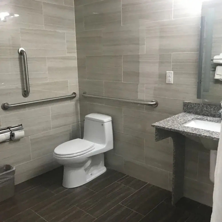 LeTap Hotel near AirTrain JFK Airport