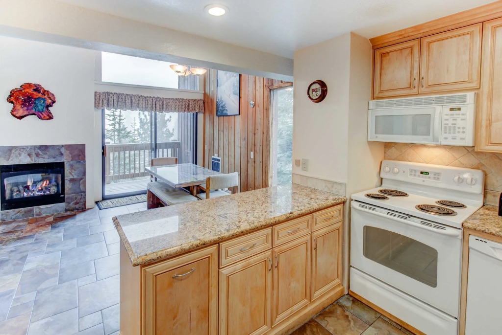 Mammoth Ski  Racquet 055 - One Bedroom Home