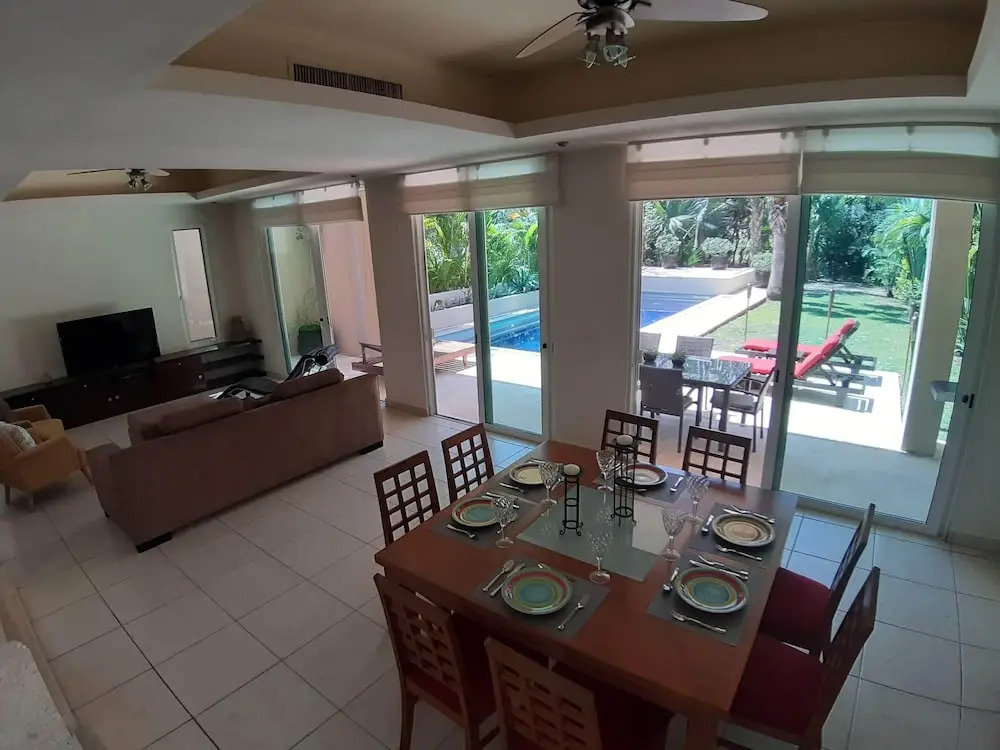 New Listing Close To Beach Sunny Spacious Villa