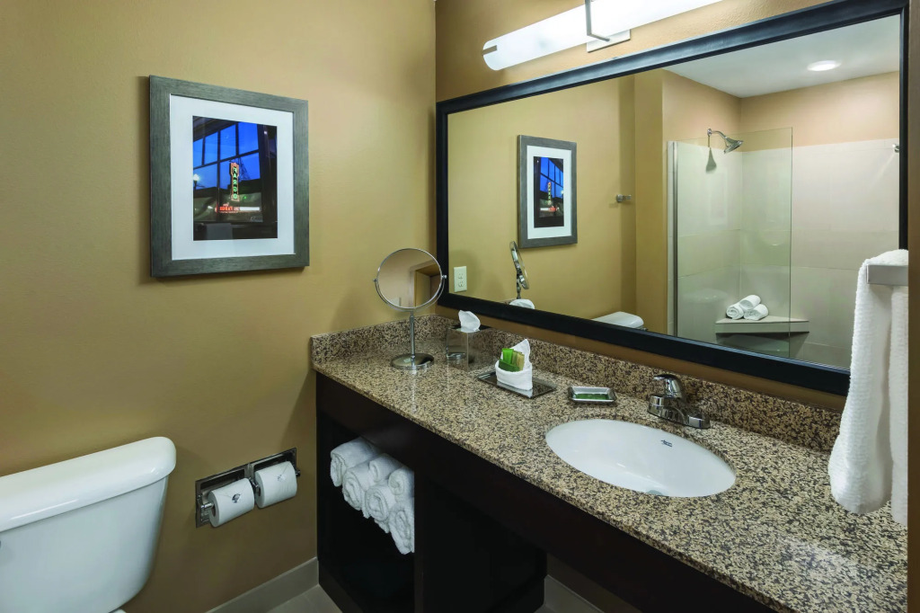 ClubHouse Hotel & Suites Fargo
