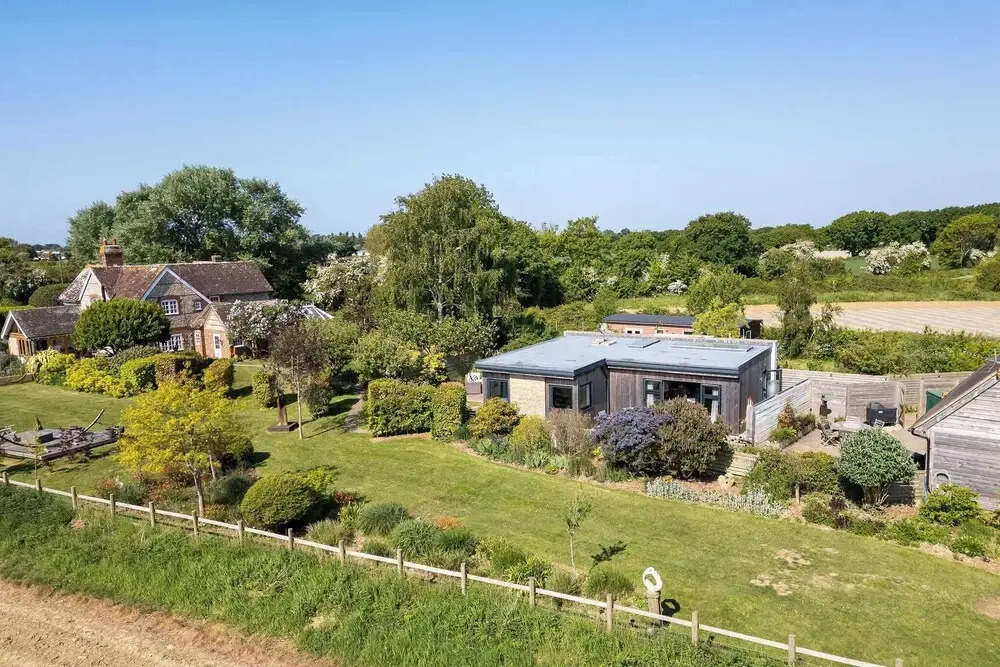 Spacious Coastal Retreat for 10 in West Wittering
