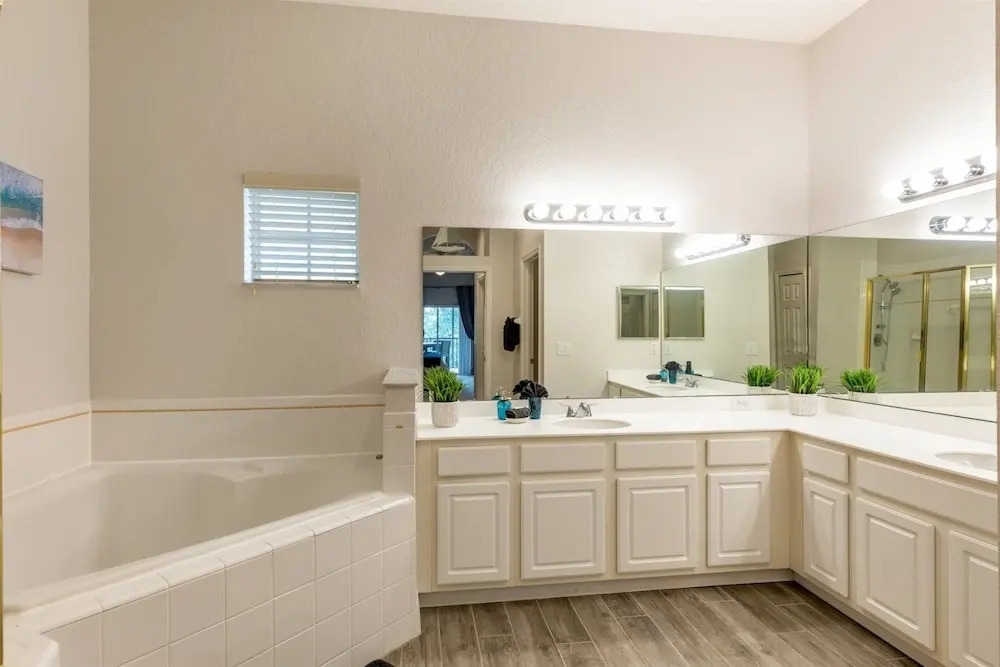 Fabulous modern 3 bed condo in Bahama Bay resort - Villa #493