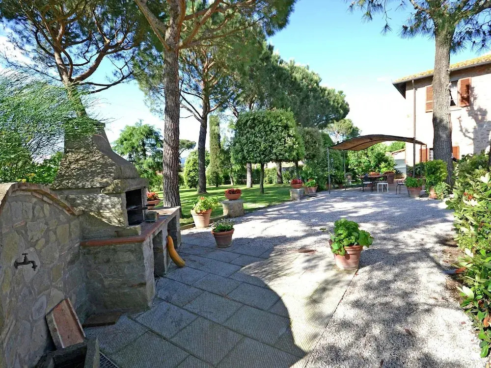 Villa in Tuscany With Pool Near Cortona
