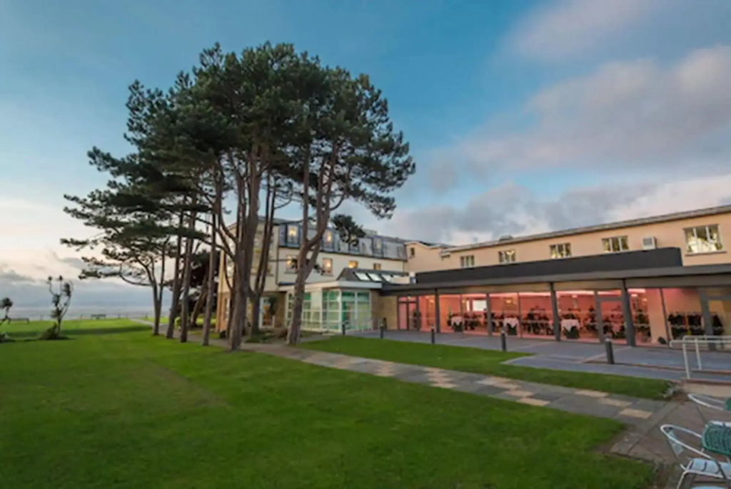 Marine Hotel