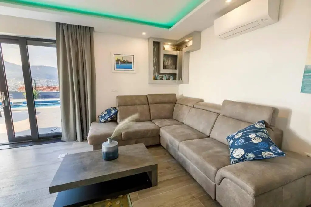 Luxury villa Stocia Split with swimming pool, sauna and jacuzzi in a peaceful location in Split