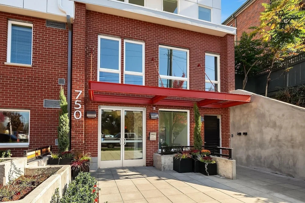 New Listing! Chic Capitol Hill W/ Courtyards 1 Bedroom Condo