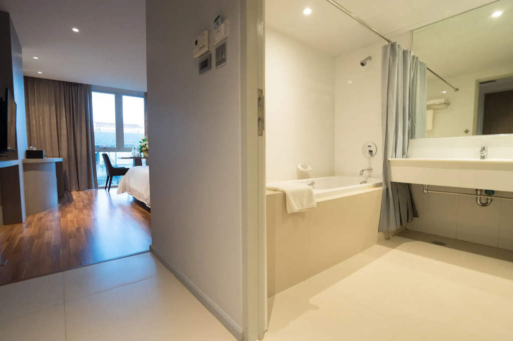 New Season Hotel