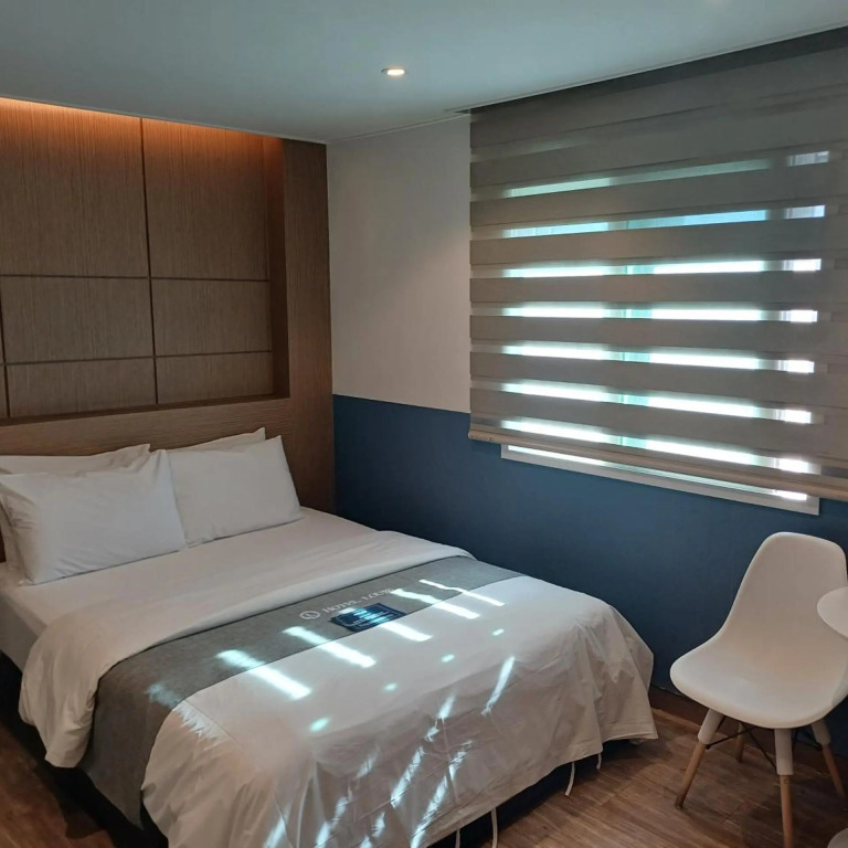 Louis Hotel