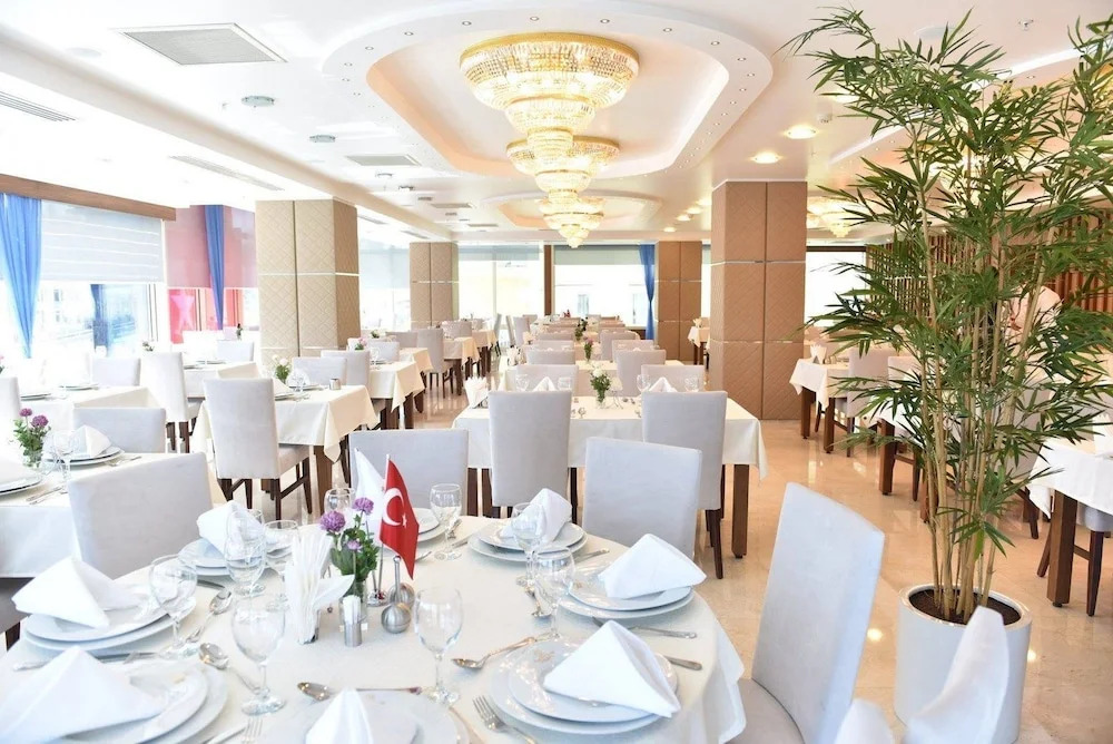 Ozgobek Ronesans Hotel De Luxe