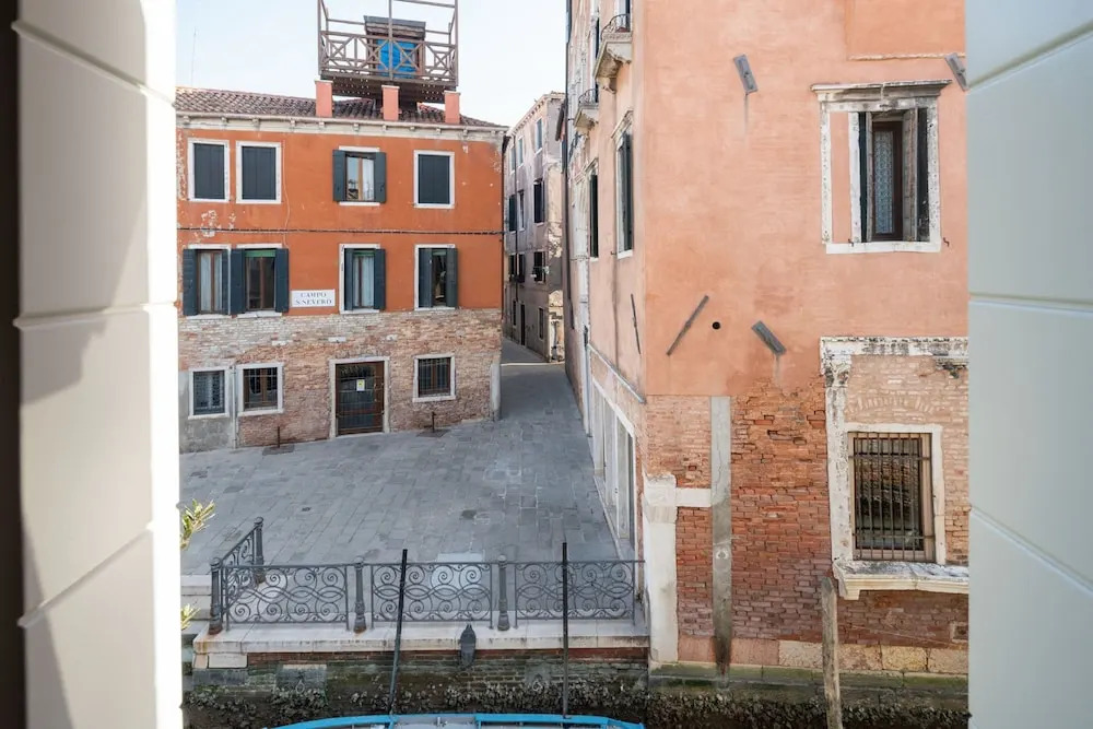 Apartments in San Marco with Canal View by Wonderful Italy
