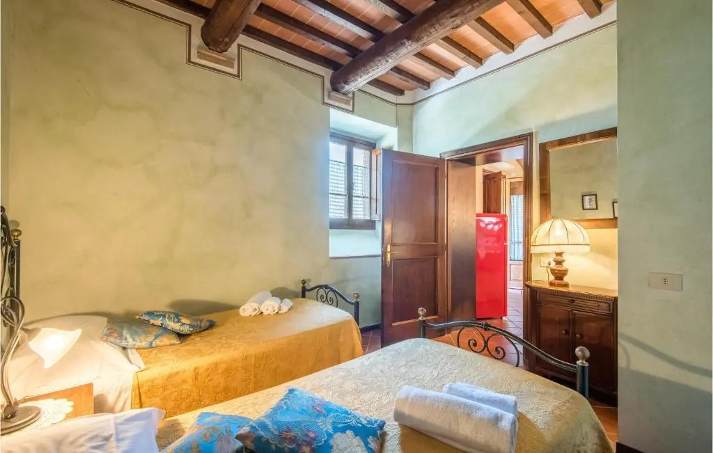Beautiful apartment in Montaione with Outdoor swimming pool, WiFi and 2 Bedrooms