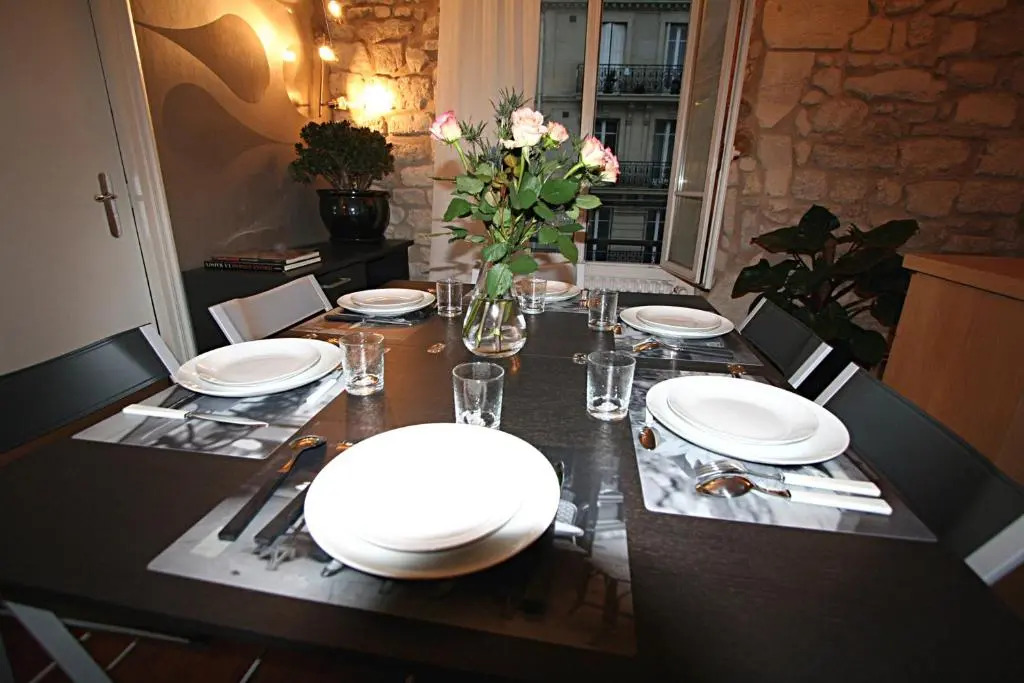 ParisInteriorsRentals - Beautiful 2 BDR Le Marais NOTRE DAME