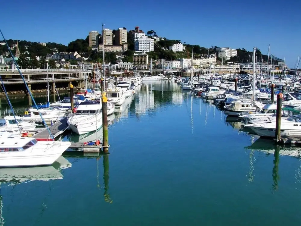 Sandybanks Loft - Penthouse Seaview Apartment on Promenade, Torquay