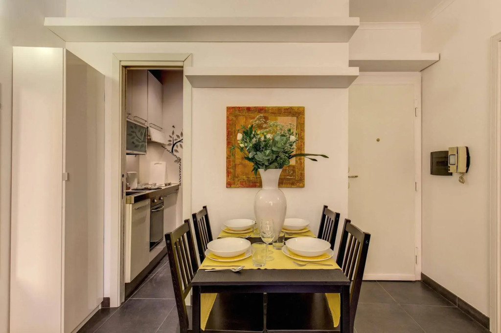 Elegant Apartment Behind the Colosseum