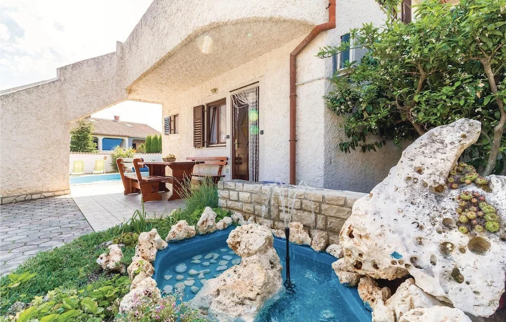 Beautiful Apartment in Banjole With 2 Bedrooms, Wifi and Outdoor Swimming Pool
