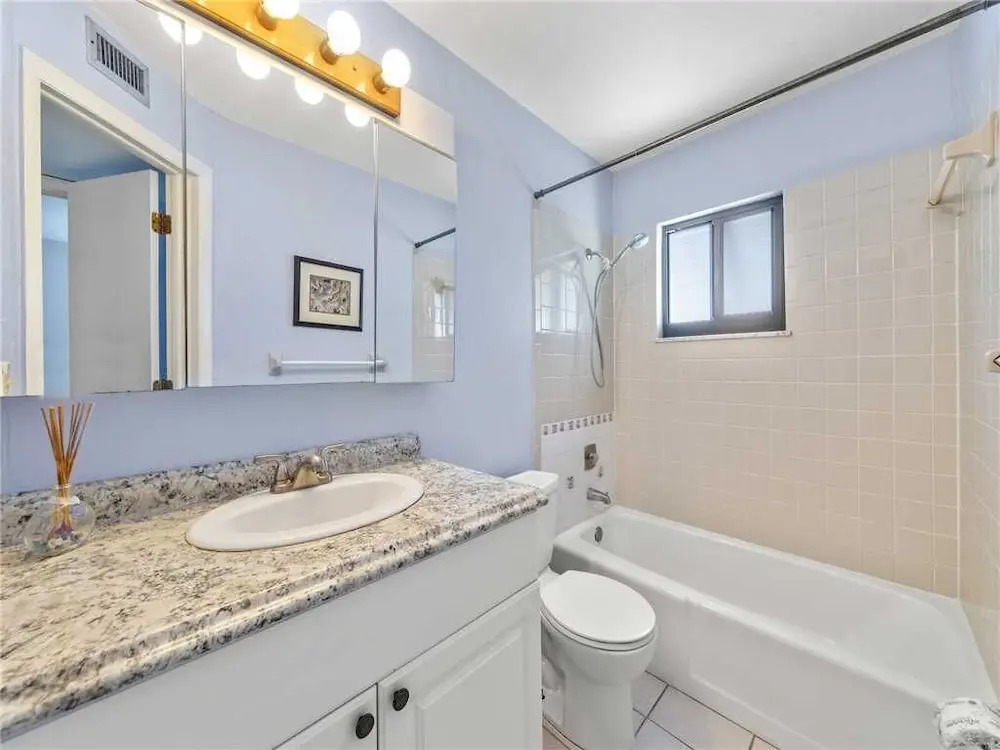 Captain Moore House 1 Two Bedroom Home