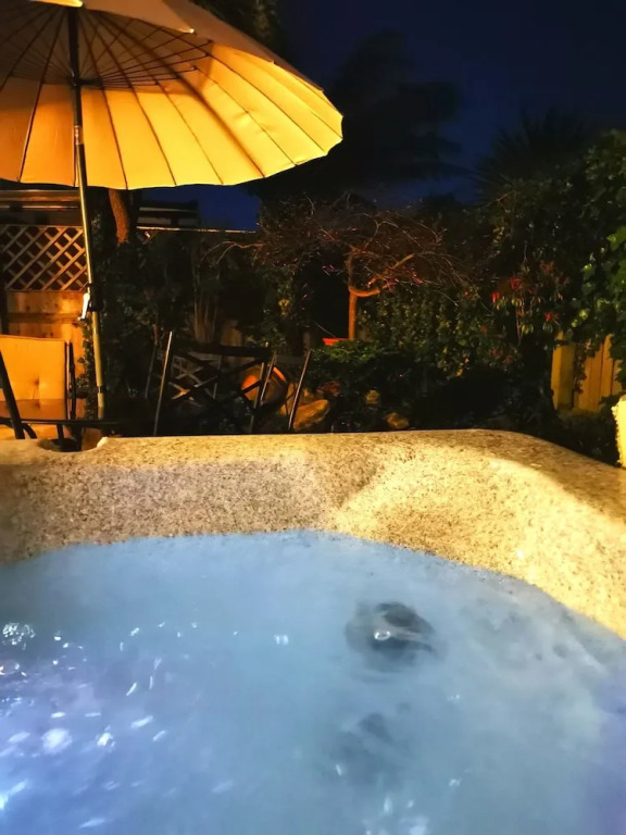 Fabulous,3 bedrooms, garden, hot tub, sleeps 8.