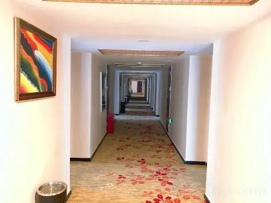 1961 Jishi Smart Hotel (Shijiazhuang New Railway Station)