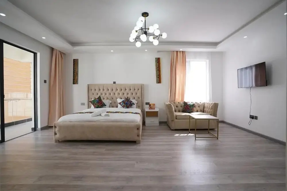 Lux Suites Platinum Oak Residency